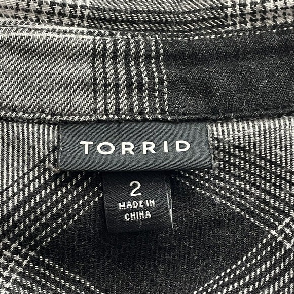 Torrid 2 Women’s Plus Size 2X Black & White Plaid Button Down Shirt Top - Picture 2 of 14